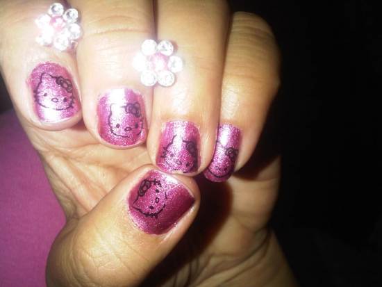 Hello Kitty Nail Art