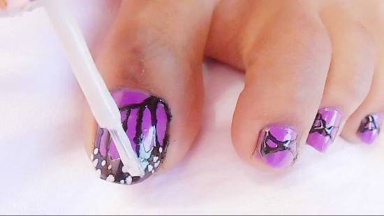 35 Attractive Nail Art Designs For Your Toes