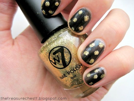 Gold And Black Nails