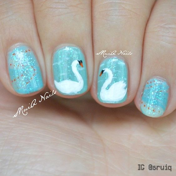 21 Graceful Swan Nails