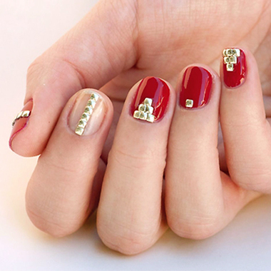 Attractive Red and Gold Nail Design