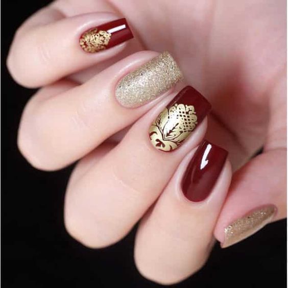 Pretty Gold Lace in Red Nails