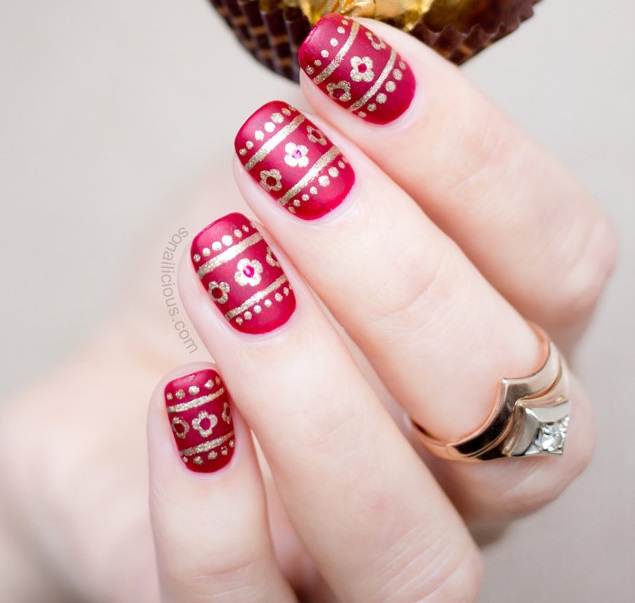 Pretty Gold Nail Art in Red Nails