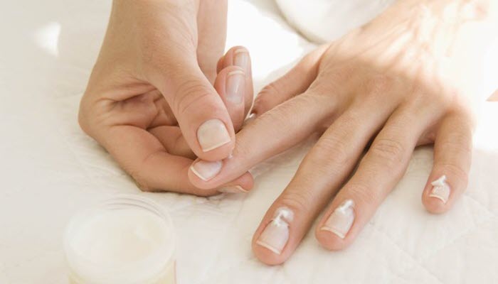  How to Moisturize the Cuticles 